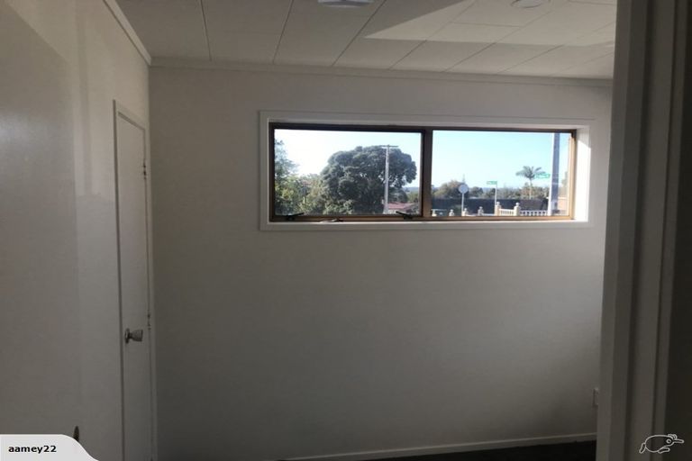 Photo of property in 1/3204 Great North Road, New Lynn, Auckland, 0600