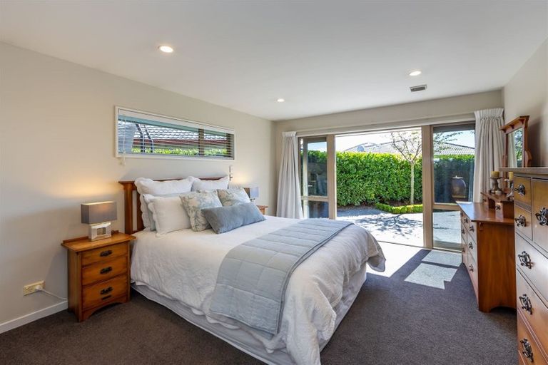 Photo of property in 16 Harrys Way, Redwood, Christchurch, 8051