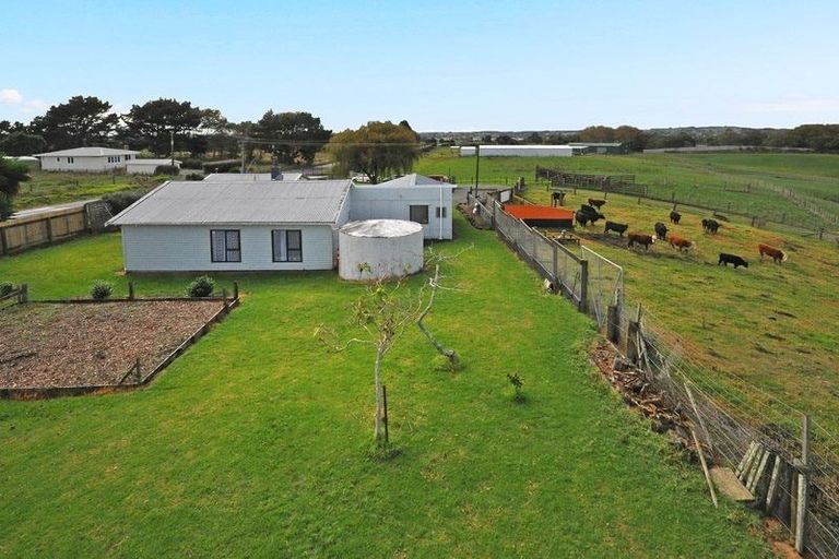 Photo of property in 143 Karioitahi Road, Waiuku, 2683