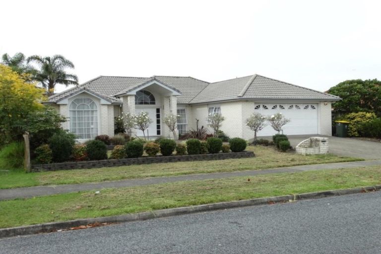 Photo of property in 92 Bob Charles Drive, Golflands, Auckland, 2013