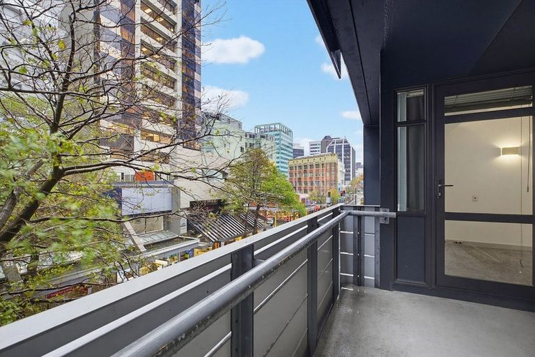 Photo of property in Gerondis Bldg Apartments, 201/60 Willis Street, Wellington Central, Wellington, 6011