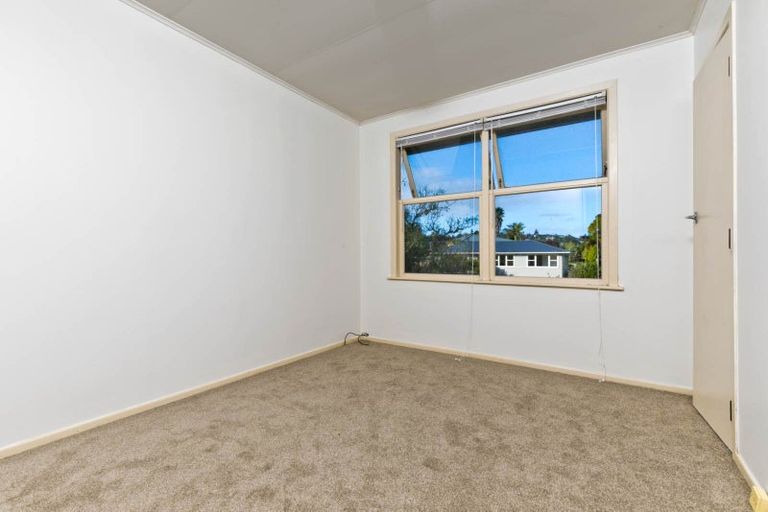 Photo of property in 1 Segedin Place, Glenfield, Auckland, 0629