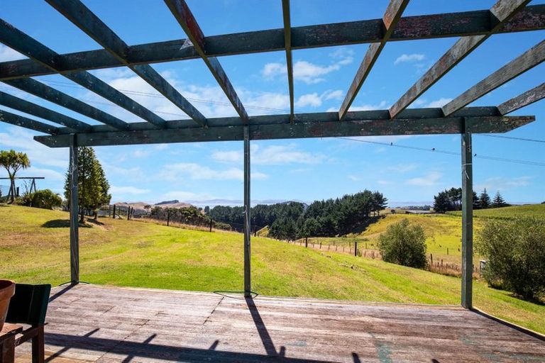 Photo of property in 2850 South Head Road, South Head, Helensville, 0874