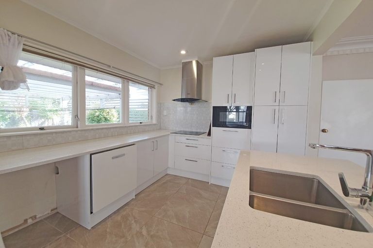 Photo of property in 35a Bradbury Road, Botany Downs, Auckland, 2010