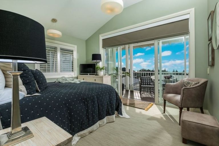 Photo of property in 15 Landmark Terrace, Orewa, 0931