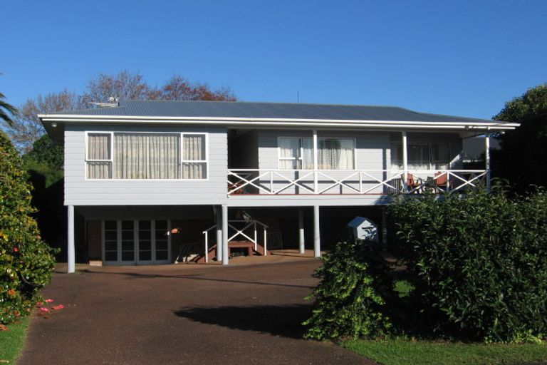 Photo of property in 35 Covil Avenue, Te Atatu South, Auckland, 0610