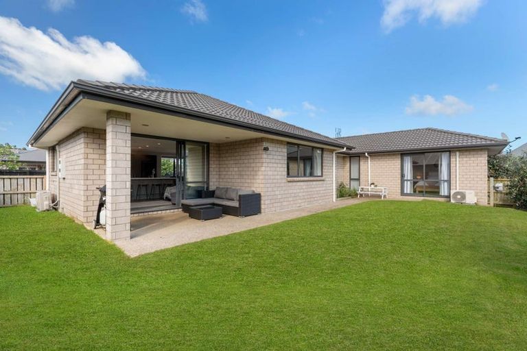 Photo of property in 44 Ripple Grove, Waiuku, 2123