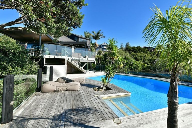 Photo of property in 86 Vipond Road, Stanmore Bay, Whangaparaoa, 0932