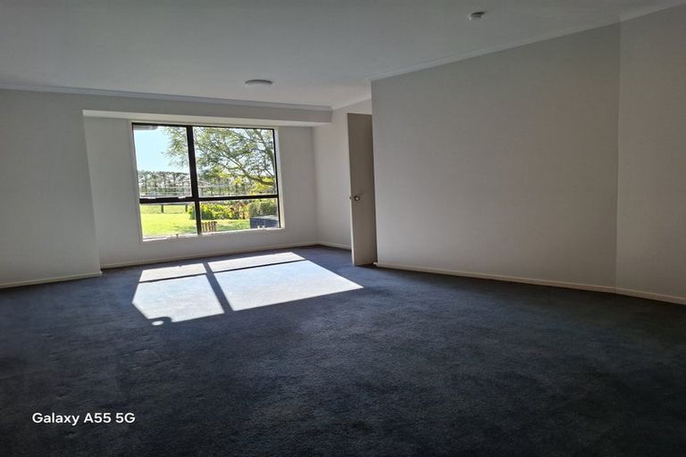 Photo of property in 469 Waitakere Road, Taupaki, Henderson, 0782