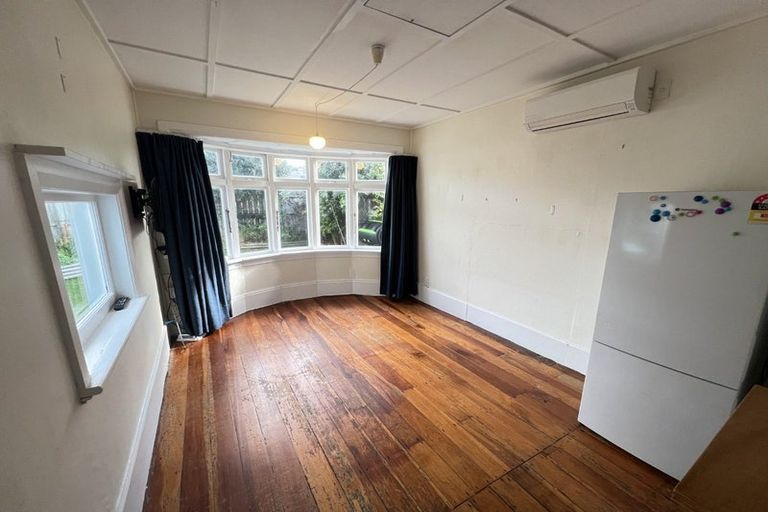 Photo of property in 83 Apu Crescent, Lyall Bay, Wellington, 6022