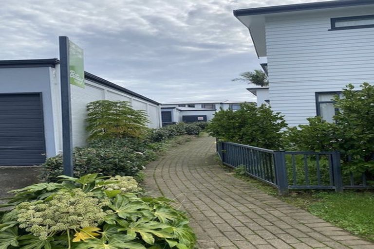 Photo of property in 140/2 Armoy Drive, East Tamaki, Auckland, 2016