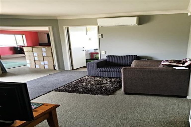 Photo of property in 174 Wattle Farm Road, Wattle Downs, Auckland, 2103