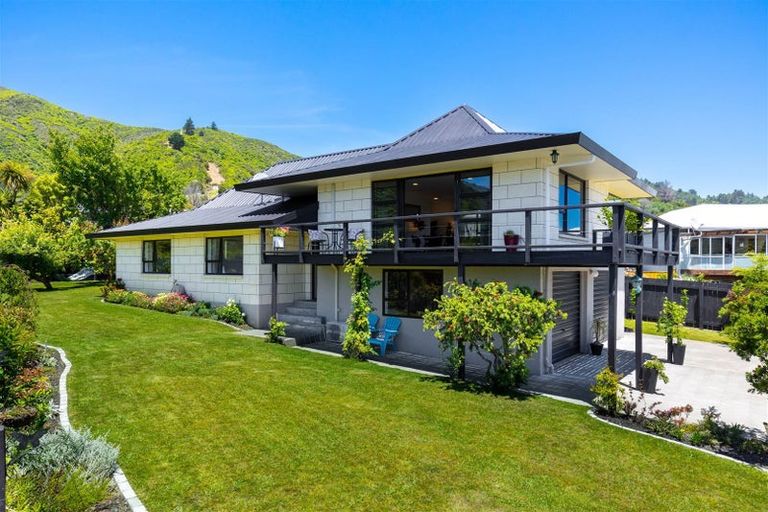 Photo of property in 108 Moana View Road, Waikawa, Picton, 7220