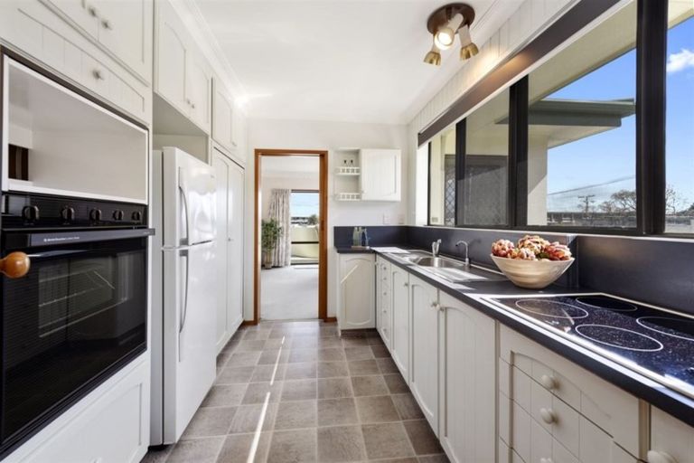 Photo of property in 39 Pitau Road, Mount Maunganui, 3116