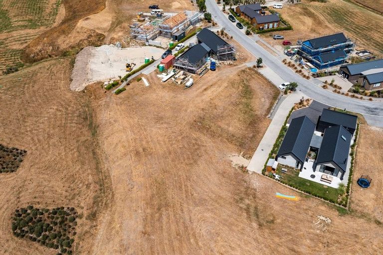 Photo of property in 42 Cunninghams Drive, Jacks Point, Queenstown, 9371