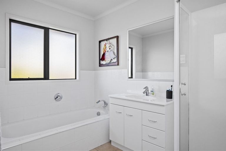 Photo of property in 10 Valley Fields Place, Pukekohe, 2120