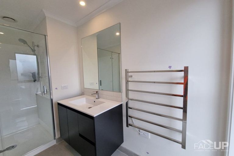 Photo of property in 2 Oma Hoiho Place, Westgate, Auckland, 0614