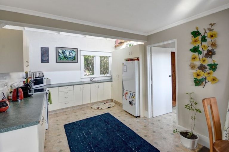 Photo of property in 10 Chatham Street, Waihola, Milton, 9073