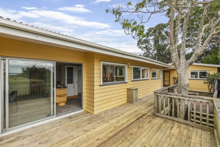 Photo of property in 264 Titirangi Road, Titirangi, Auckland, 0604