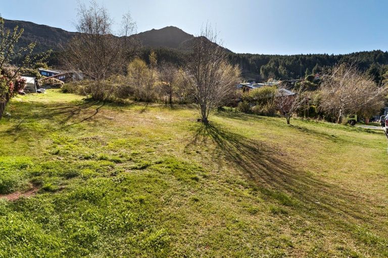 Photo of property in 16 Avalon Crescent, Fernhill, Queenstown, 9300