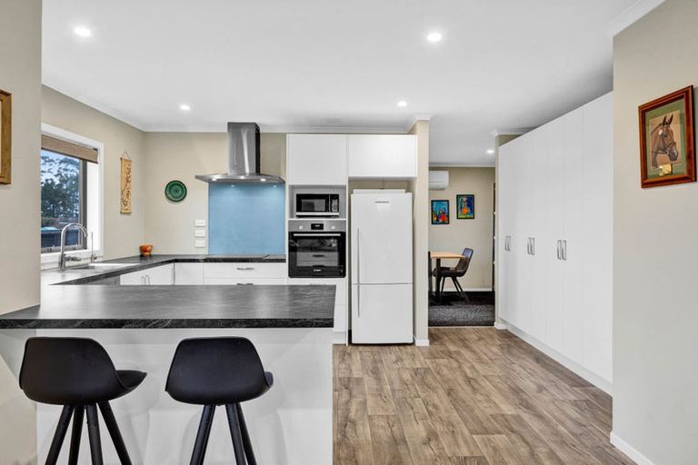 Photo of property in 7 Mercade Close, Stratford, 4332