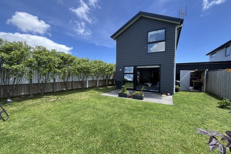 Photo of property in 10 Discovery Place, Marfell, New Plymouth, 4310