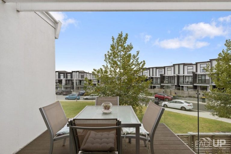 Photo of property in 10 Carder Court, Hobsonville, Auckland, 0618