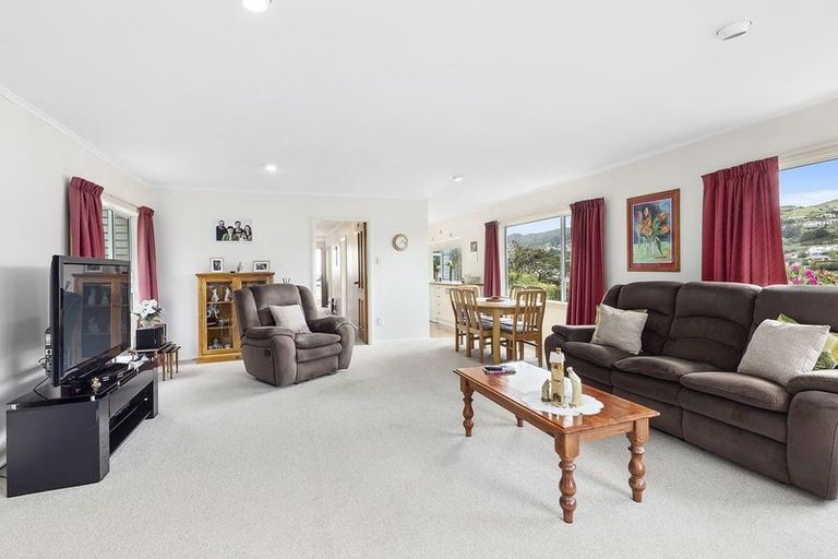 Photo of property in 9 Hampton Hill Road, Tawa, Wellington, 5028