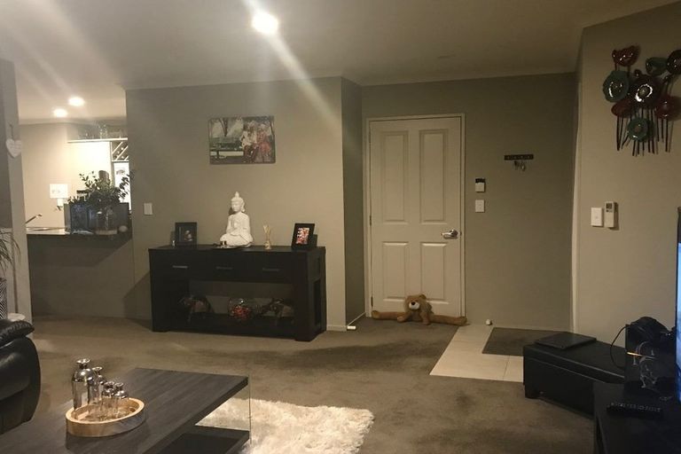 Photo of property in 22 Percy Kinsman Crescent, Riverstone Terraces, Upper Hutt, 5018