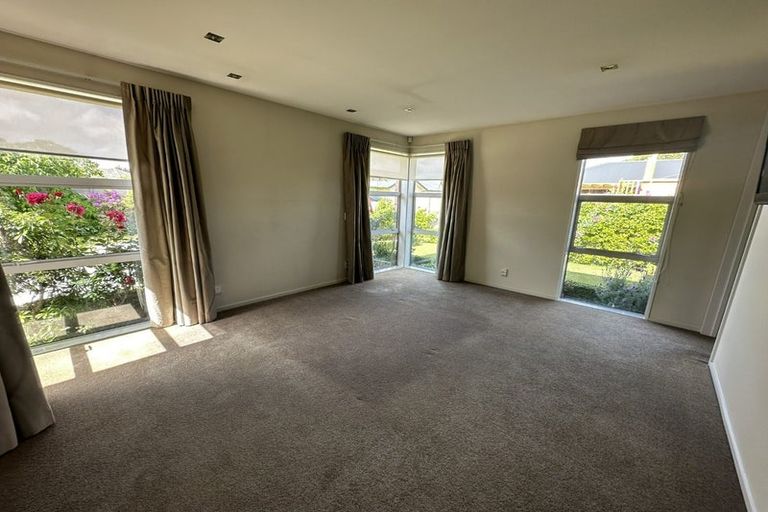 Photo of property in 6 Federer Lane, Bishopdale, Christchurch, 8053