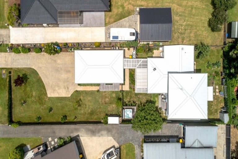 Photo of property in 107 Riverview Road, Whangamata, 3620