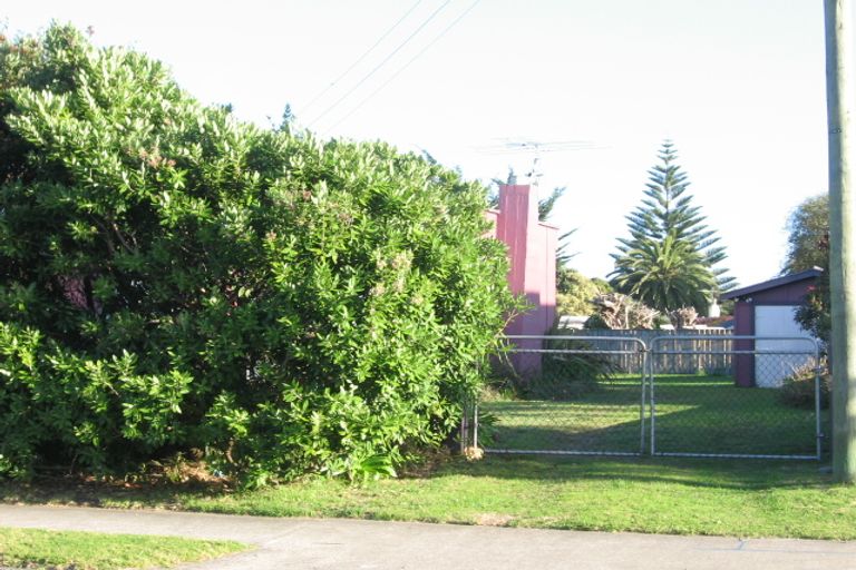 Photo of property in 32 Rangihiroa Street, Waikanae Beach, Waikanae, 5036