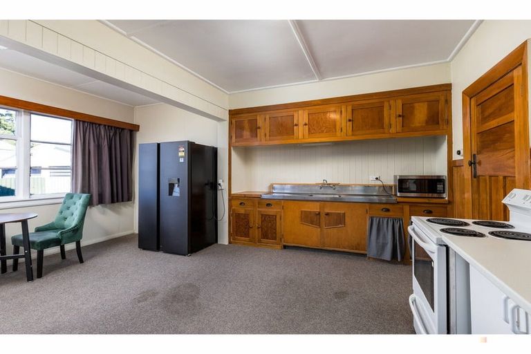 Photo of property in 1 Maude Street, Waimate, 7924