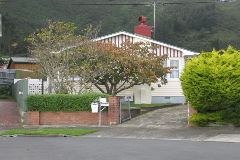 Photo of property in 5 Bella Grove, Naenae, Lower Hutt, 5011