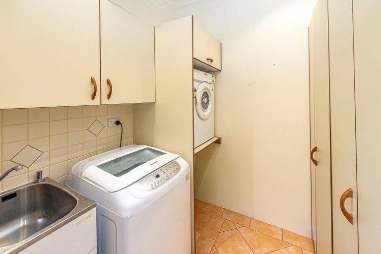 Photo of property in 100 Portal Street, Durie Hill, Whanganui, 4500