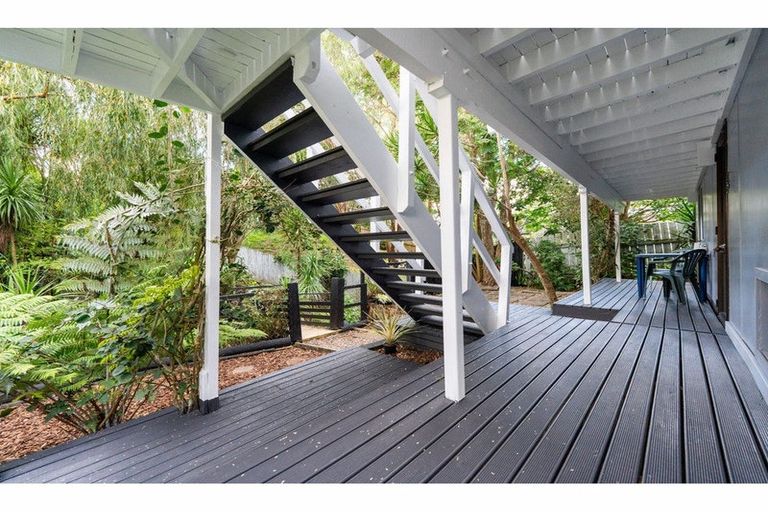 Photo of property in 2/24 Sunnyside Road, Sunnyvale, Auckland, 0612