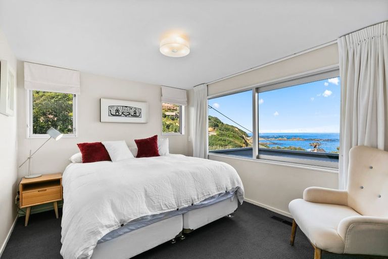 Photo of property in 10 Cave Road, Houghton Bay, Wellington, 6023