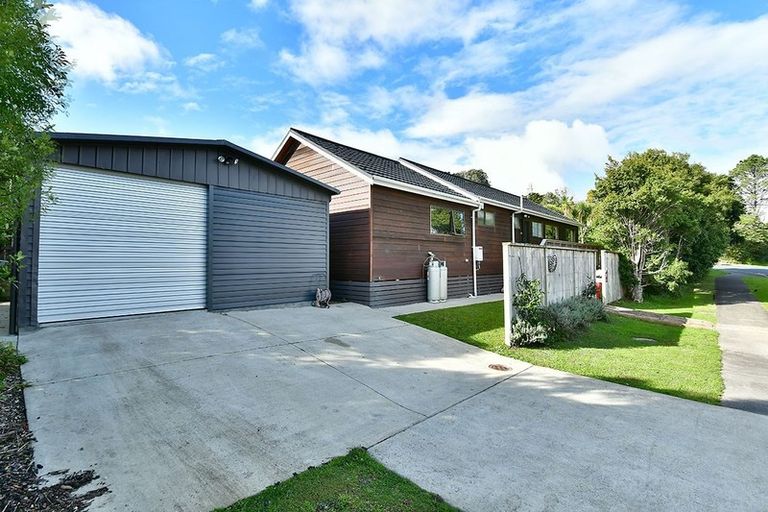 Photo of property in 15 Zealandia Road, Manly, Whangaparaoa, 0930