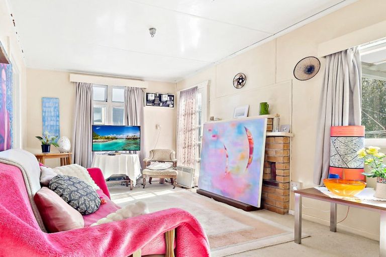 Photo of property in 43 Pitau Road, Mount Maunganui, 3116