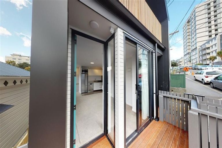Photo of property in 2/17 Nairn Street, Mount Cook, Wellington, 6011