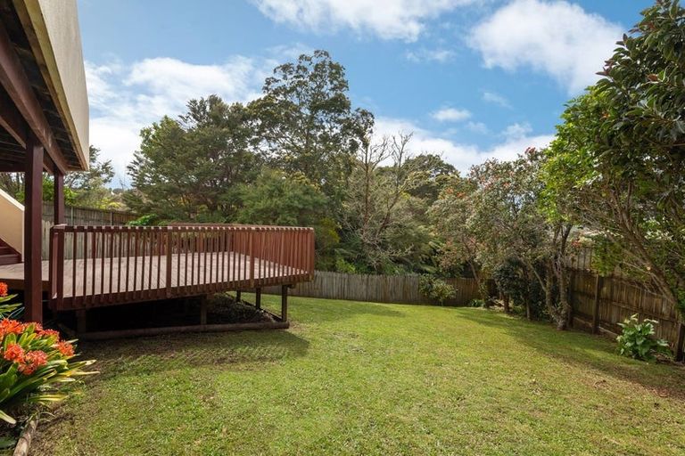 Photo of property in 8 Greenleaf Way, Northcross, Auckland, 0630