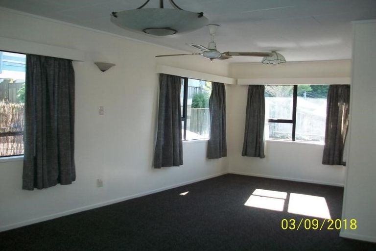 Photo of property in 2/19a Ribblesdale Road, Henderson, Auckland, 0612