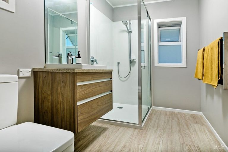 Photo of property in 11 Blacks Road, Greenhithe, Auckland, 0632