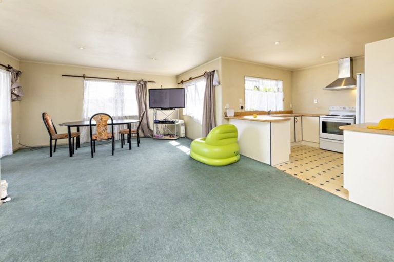 Photo of property in 39 Robert Skelton Place, Clendon Park, Auckland, 2103