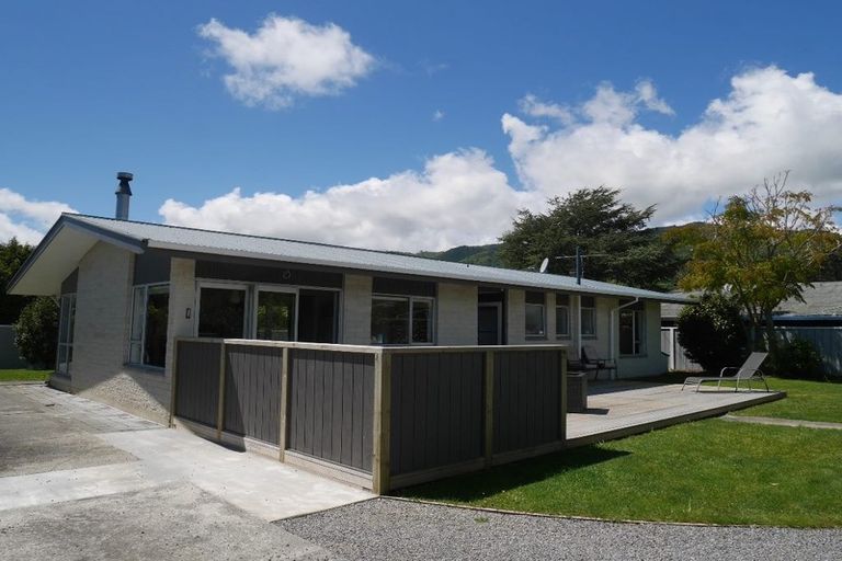 Photo of property in 39 Andrew Street, Waikanae, 5036
