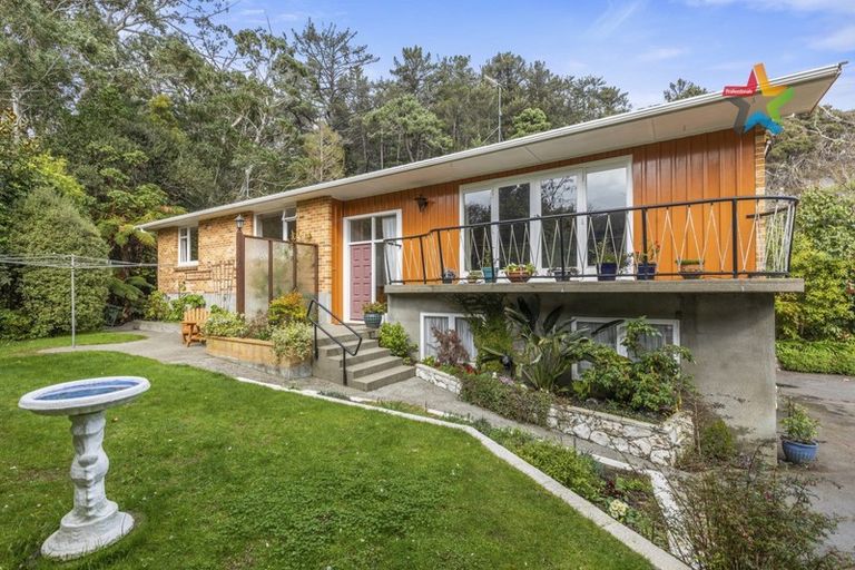 Photo of property in 455 Stokes Valley Road, Stokes Valley, Lower Hutt, 5019