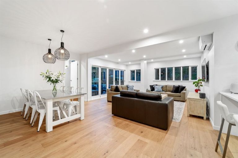 Photo of property in 19 Garmons Way, Castor Bay, Auckland, 0620