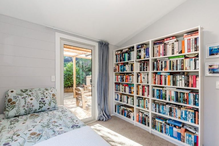 Photo of property in 15 Tiromoana Road, Raumati South, Paraparaumu, 5032