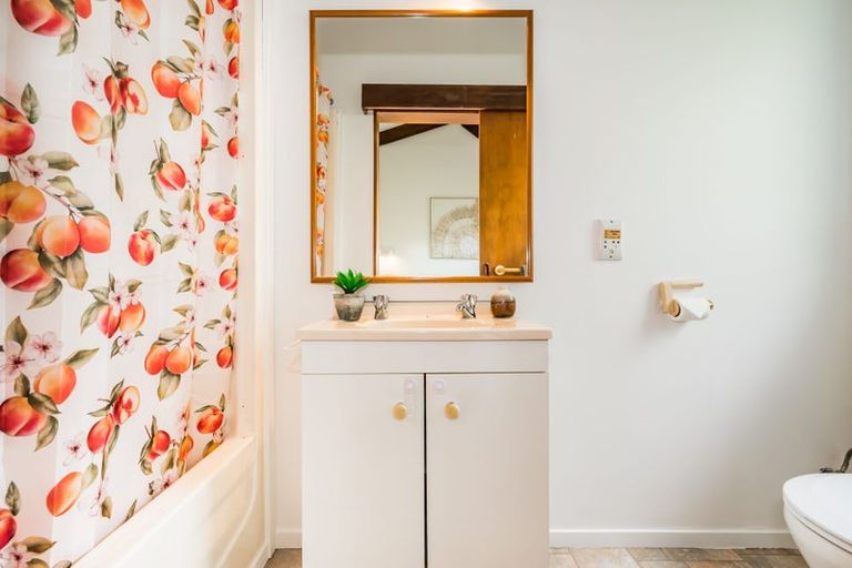 Photo of property in 24 Island View Terrace, Waikanae Beach, Waikanae, 5036