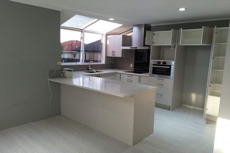 Photo of property in 2/61 Greenslade Crescent, Northcote, Auckland, 0627